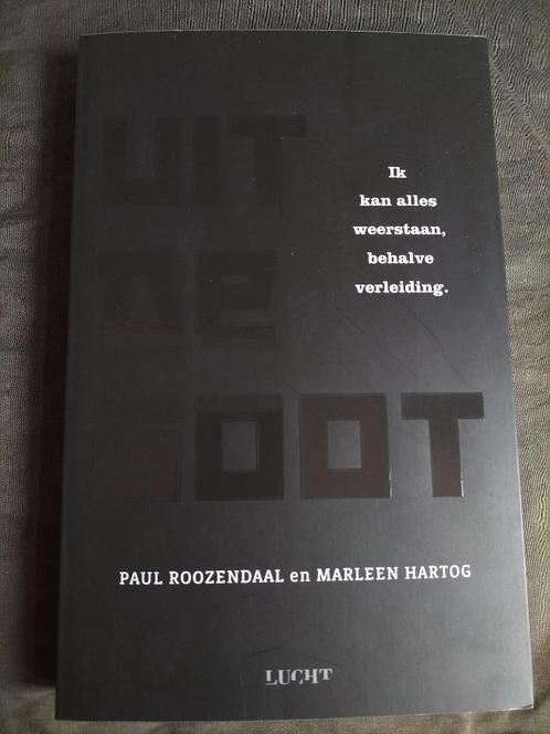 Paul Roozendaal & Marleen Hartog - Uit de goot, Boeken, Biografieën, Zo goed als nieuw, Ophalen of Verzenden