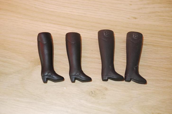 barbie laarzen zwart 1 x logo B en 1 x zonder logo flexibel, Verzamelen, Poppen, Zo goed als nieuw, Accessoires, Ophalen of Verzenden