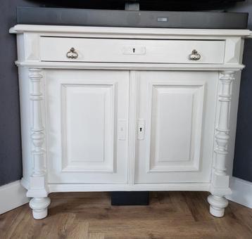 Antiek brocante tv meubel hoekkast beschikbaar voor biedingen