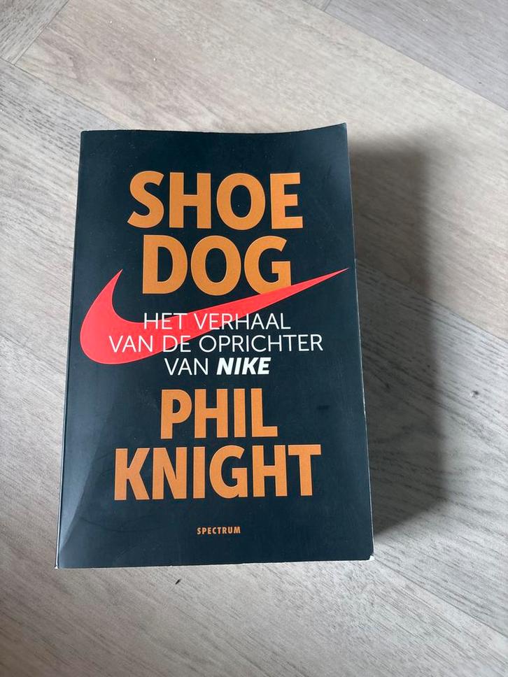 Shoe Dog - Phil Knight (Nike), Boeken, Biografieën, Zo goed als nieuw, Sport, Ophalen of Verzenden
