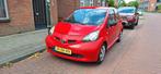 Rode Toyota Aygo, Voorwielaandrijving, Stof, Zwart, 4 stoelen
