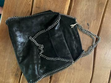 stoere handtas zwart, ketting hengsel beschikbaar voor biedingen