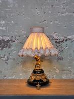 Klassieke lampenkap met crème plissé en barokke detail, Huis en Inrichting, Lampen | Lampenkappen, Ophalen, Gebruikt, 25 tot 50 cm