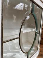 Een wit brocante vitrinekastje wandkastje met glas in lood, Ophalen