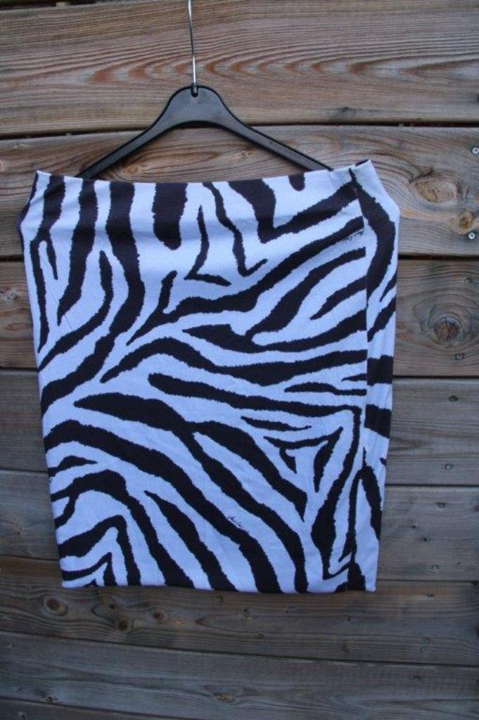 Rok licht blauw/ grijs Marccain mt N4 (M/40) Vaste prijs, Kleding | Dames, Rokken, Zo goed als nieuw, Maat 38/40 (M), Blauw, Knielengte