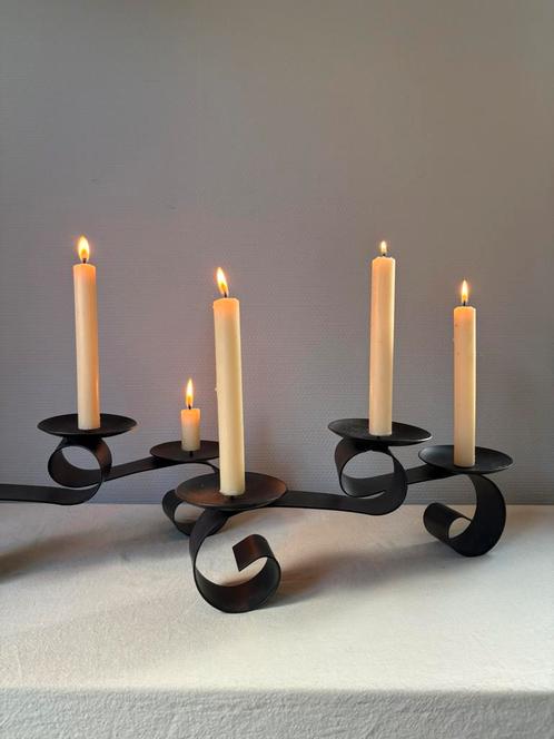Vintage set van 2 bruin zwart metalen kandelaars l36cm, Huis en Inrichting, Woonaccessoires | Kandelaars en Kaarsen, Zo goed als nieuw