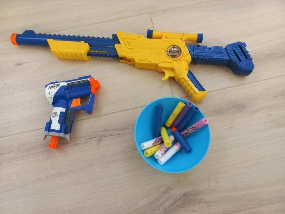 NERF geweer en pistooltje met enkele pijltjes, Kinderen en Baby's, Speelgoed | Buiten | Actiespeelgoed, Ophalen, Gebruikt