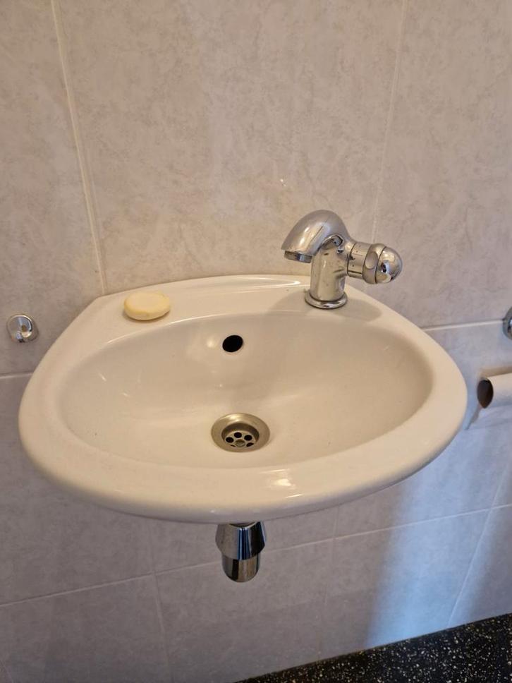 Wastafel / Fontein / wc fontein, Huis en Inrichting, Badkamer | Badkamermeubels, Gebruikt, Wasbak of Wastafel, Minder dan 100 cm