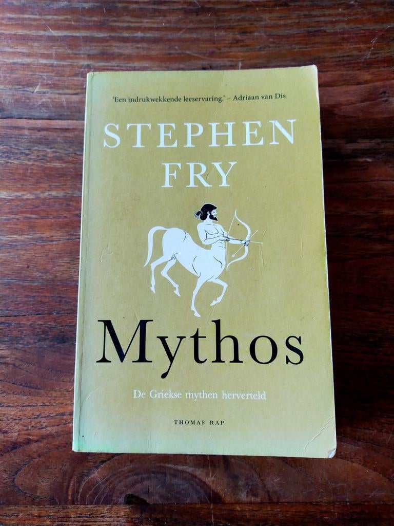 Stephen Fry - Mythos, Boeken, Ophalen of Verzenden, Gelezen, Stephen Fry