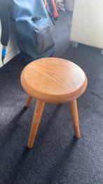 Stevig houten krukje, Huis en Inrichting, Krukjes, Ophalen, Zo goed als nieuw, Hout