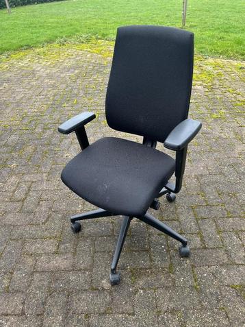 Grote partij bureaustoelen A-merk tot B-keus, ieder wat wils beschikbaar voor biedingen