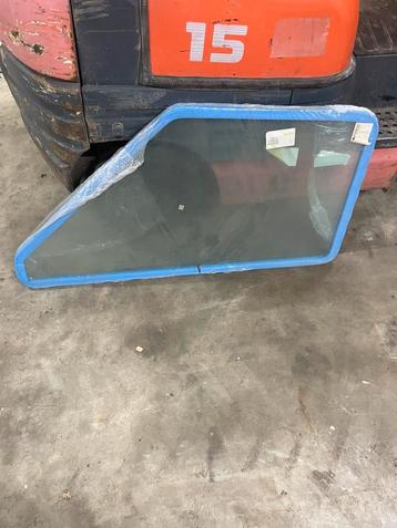 Renault 551 cabine glas zijraam van deur beschikbaar voor biedingen