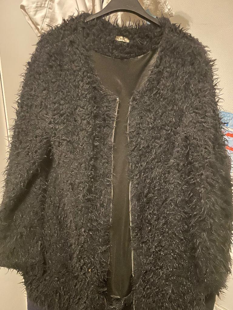 Faux Fur Teddy Jas, The red, Zwart, Ophalen of Verzenden, Zo goed als nieuw