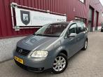 Volkswagen Touran 1.6-16V FSI Trendline // Clima // PDC // T, Voorwielaandrijving, Stof, Zwart, 4 cilinders