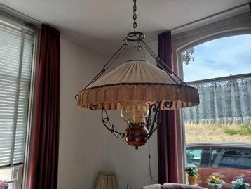 Antieke hanglamp beschikbaar voor biedingen