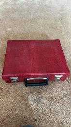 Vintage rode koffer voor 38 cassettebandjes, Ophalen of Verzenden, Gebruikt, Overige genres, 2 t/m 25 bandjes