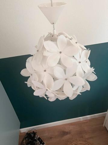 Karwei bloemen hanglamp beschikbaar voor biedingen