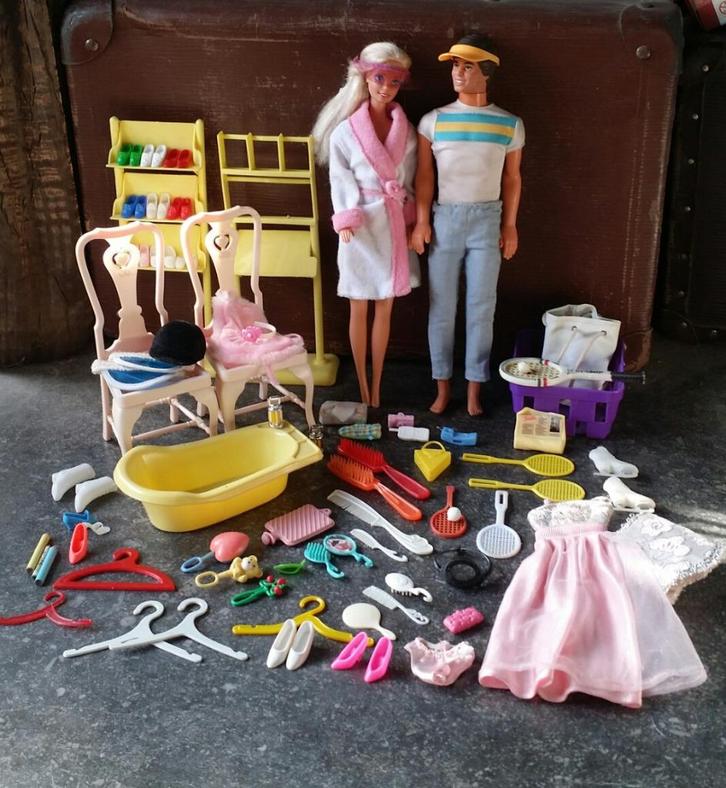 Vintage barbie Sindy accessoires barbies schoentjes enz, Kinderen en Baby's, Speelgoed | Poppenhuizen, Gebruikt, Toebehoren, Ophalen of Verzenden