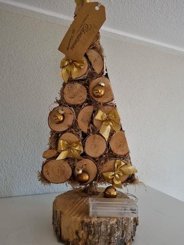 Mooie sieraden kerstboom - boomstammen - ballen -verlichting beschikbaar voor biedingen