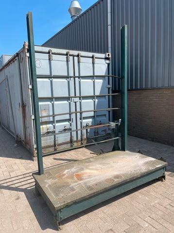 Weegbascule groot, 1000 kg weegcapaciteit, volledig metaal. beschikbaar voor biedingen