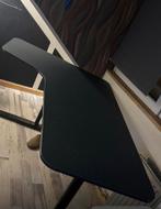 IKEA Bekant Bureau - Blauw Blad, Zwart Onderstel, Huis en Inrichting, Bureaus, Ophalen of Verzenden, In hoogte verstelbaar, Gebruikt