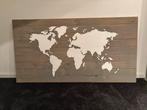 Wereldkaart op hout met ophangbeugels, Huis en Inrichting, Ophalen of Verzenden, Zo goed als nieuw