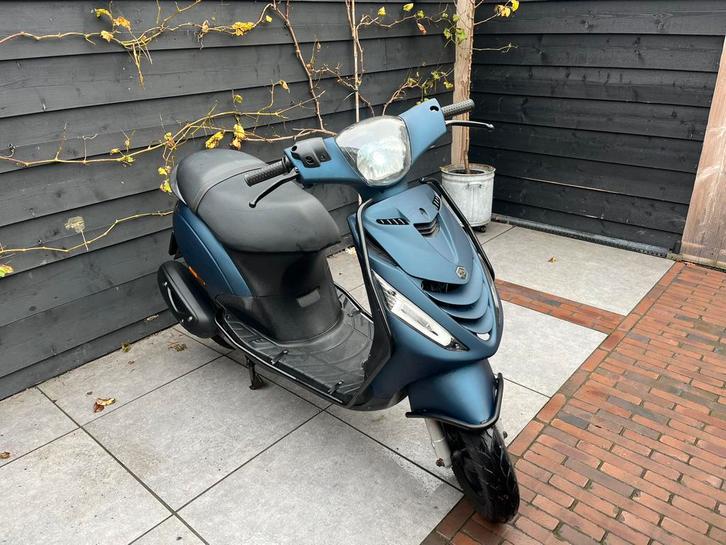 Piaggio zip 2019 snor, Fietsen en Brommers, Scooters | Piaggio, Gebruikt, Zip, Maximaal 25 km/u, Benzine, Ophalen