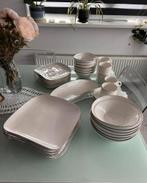 Bricard Porselein Servies, Huis en Inrichting, Ophalen, Zo goed als nieuw, Effen, Porselein