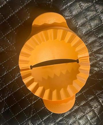 Quickbite Tupperware pasteimaker / empanadamaker beschikbaar voor biedingen