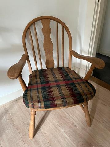 Vintage stoel beschikbaar voor biedingen