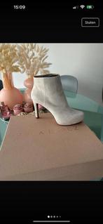 Pura lopez suede korte laarzen maat 35, Lage of Enkellaarzen, Nieuw, Ophalen of Verzenden, Pura lopez