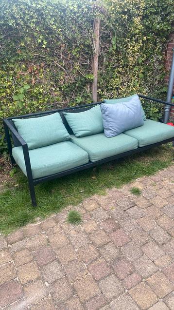 Tuinbank beschikbaar voor biedingen