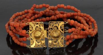Bloedkoraal 5-strengs antieke armband 14k gouden haak slot beschikbaar voor biedingen