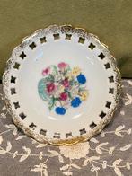 Petit Fours schaaltje bloemen (150425), Ophalen of Verzenden, Overige stijlen, Porselein, Schaal of Schalen