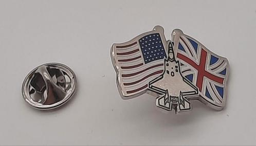 Lockheed Martin F-35 tussen de Engelse en USA vlag pin, Verzamelen, Speldjes, Pins en Buttons, Zo goed als nieuw, Speldje of Pin
