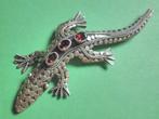 Prachtige Grote Handgemaakte Zilver Krokodil met 3 Granaten, Verzenden, Zilver, Broche, Met edelsteen