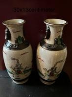 Paar Chineze craquele vazen met krijgers, Antiek en Kunst, Antiek | Vazen, Ophalen of Verzenden