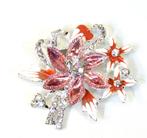Deze broche is versierd met koraal en strass steentjes., Overige materialen, Overige kleuren, Nieuw, Ophalen of Verzenden