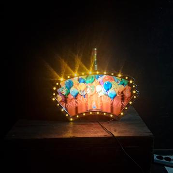 Monkey clowns lichtbak  beschikbaar voor biedingen