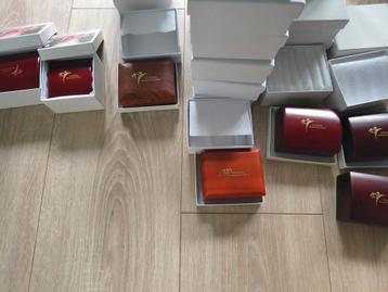 Cases te koop (zonder gouden munt) beschikbaar voor biedingen