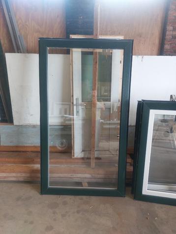 Kunstof kozijnen met draai kiep raam en dubbel glas  beschikbaar voor biedingen