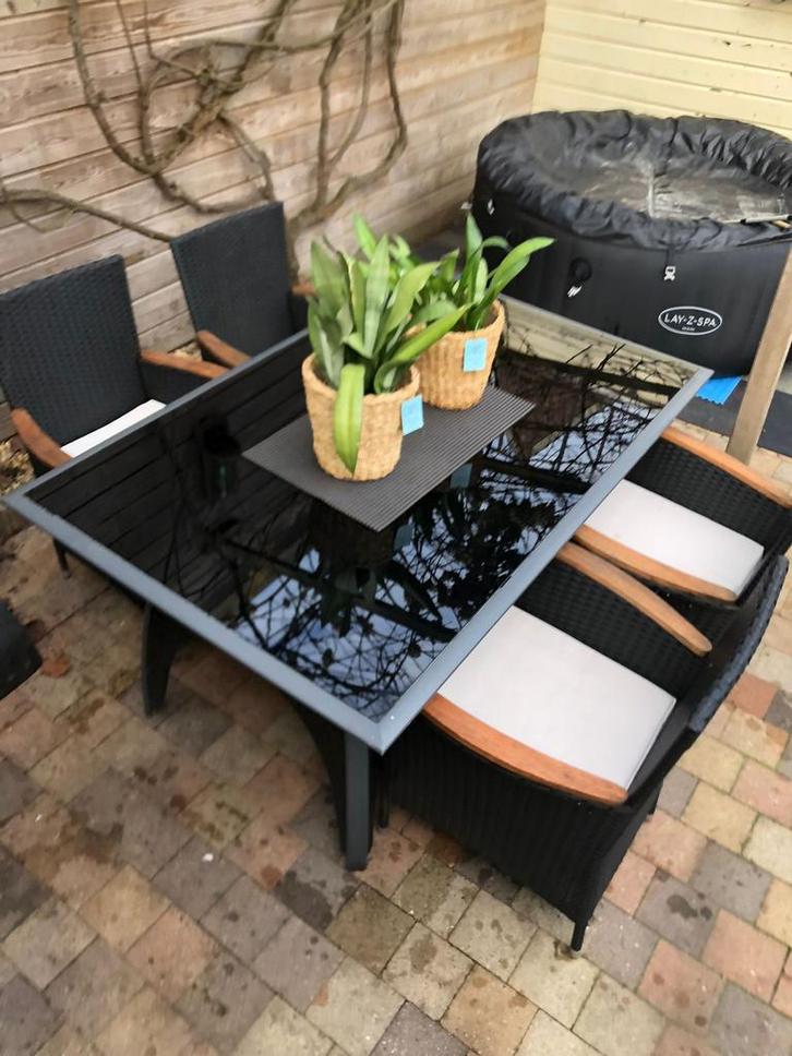 Wicker Tuinset met grote tafel & 4 luxe stoelwn met kussen, Tuin en Terras, Tuinsets en Loungesets, Zo goed als nieuw, Tuinset