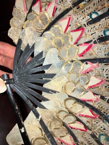 Antieke Indonesische Waaier - Handgemaakt Perkament/Leer beschikbaar voor biedingen