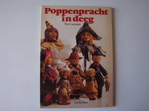 Boek Poppenpracht in deeg (of klei) Pien Lemstra, Boeken, Hobby en Vrije tijd, Zo goed als nieuw, Kleien en Boetseren, Ophalen of Verzenden