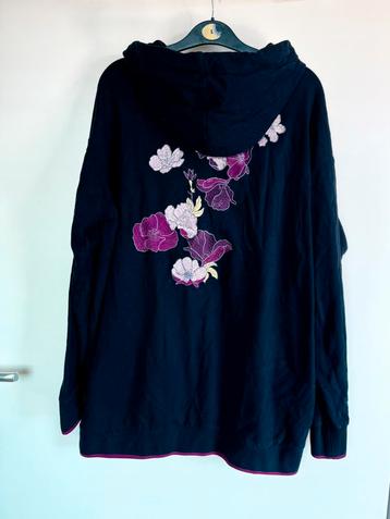 Zwart vest hoody met bloemen beschikbaar voor biedingen