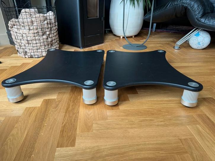 2 x Solid Tech Radius Solo 1 Feet of Silence, Audio, Tv en Foto, Overige Audio, Tv en Foto, Gebruikt, Ophalen of Verzenden
