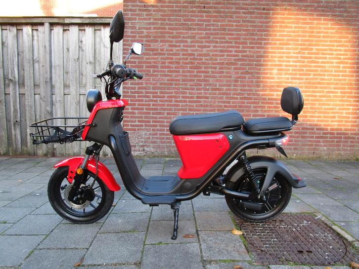 Niu Uqi, Fietsen en Brommers, Scooters | Overige merken, Zo goed als nieuw, Maximaal 25 km/u, Elektrisch, Ophalen