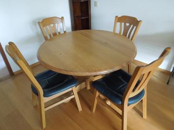 Eetkamertafel set tafel + 4 stoelen beschikbaar voor biedingen
