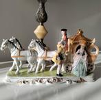 DRESDEN VINTAGE PORSELEINEN BEELDJE VAN EEN KOETS MET HARNAS, Ophalen of Verzenden
