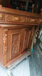 Houten kast met houtsnijwerk, Ophalen